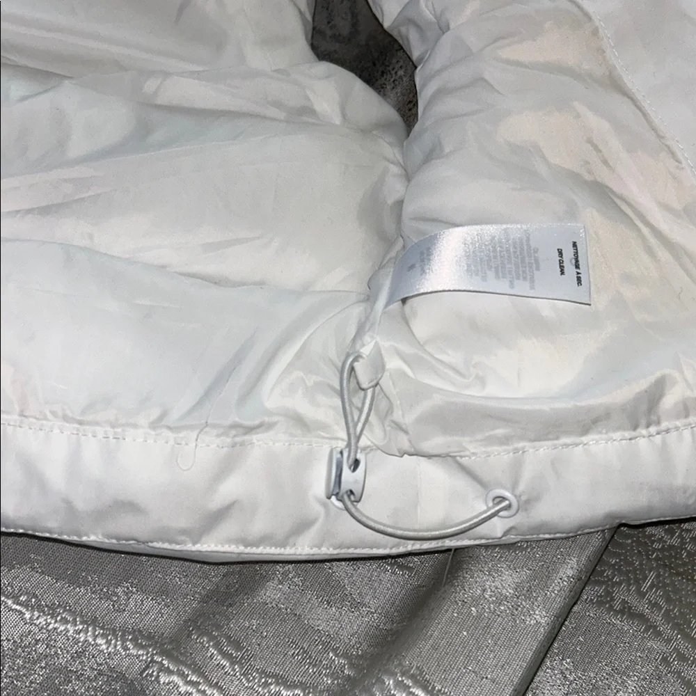 Garage Women's White Quilted Vest - Picture 13 of 14